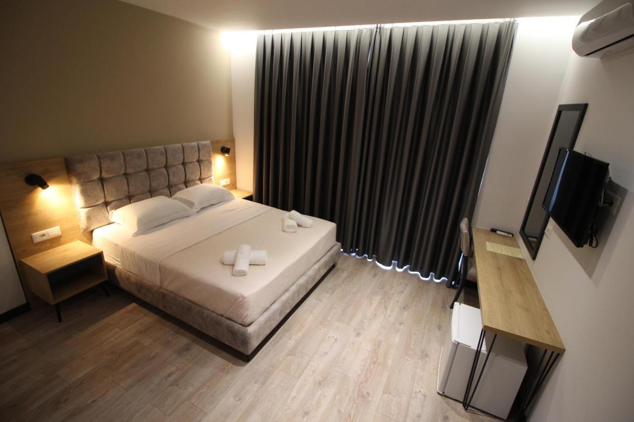 F&J Hotel Саранде Екстериор снимка