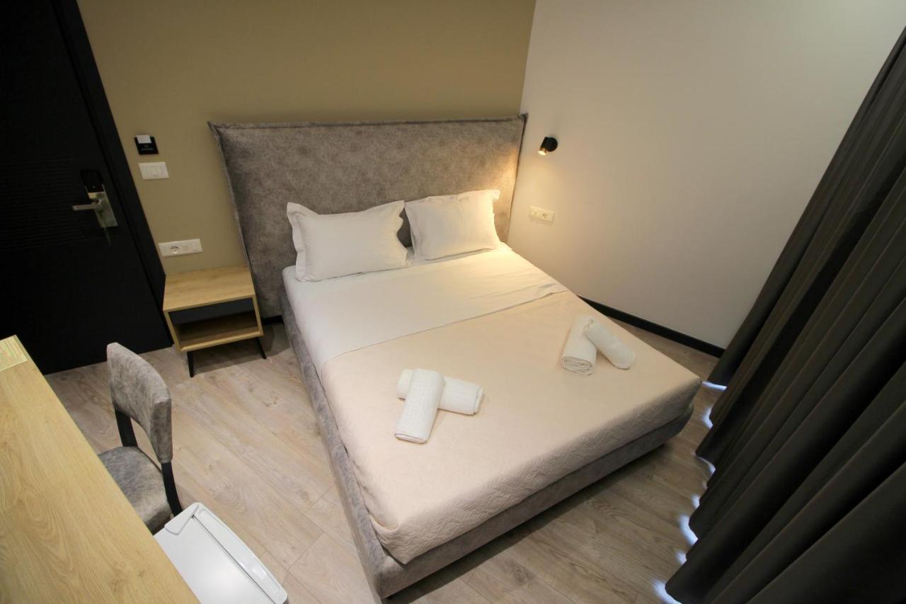 F&J Hotel Саранде Екстериор снимка