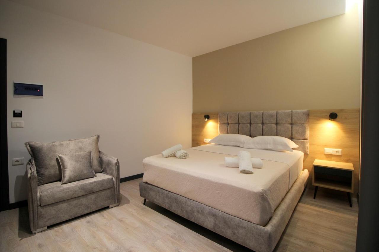 F&J Hotel Саранде Екстериор снимка