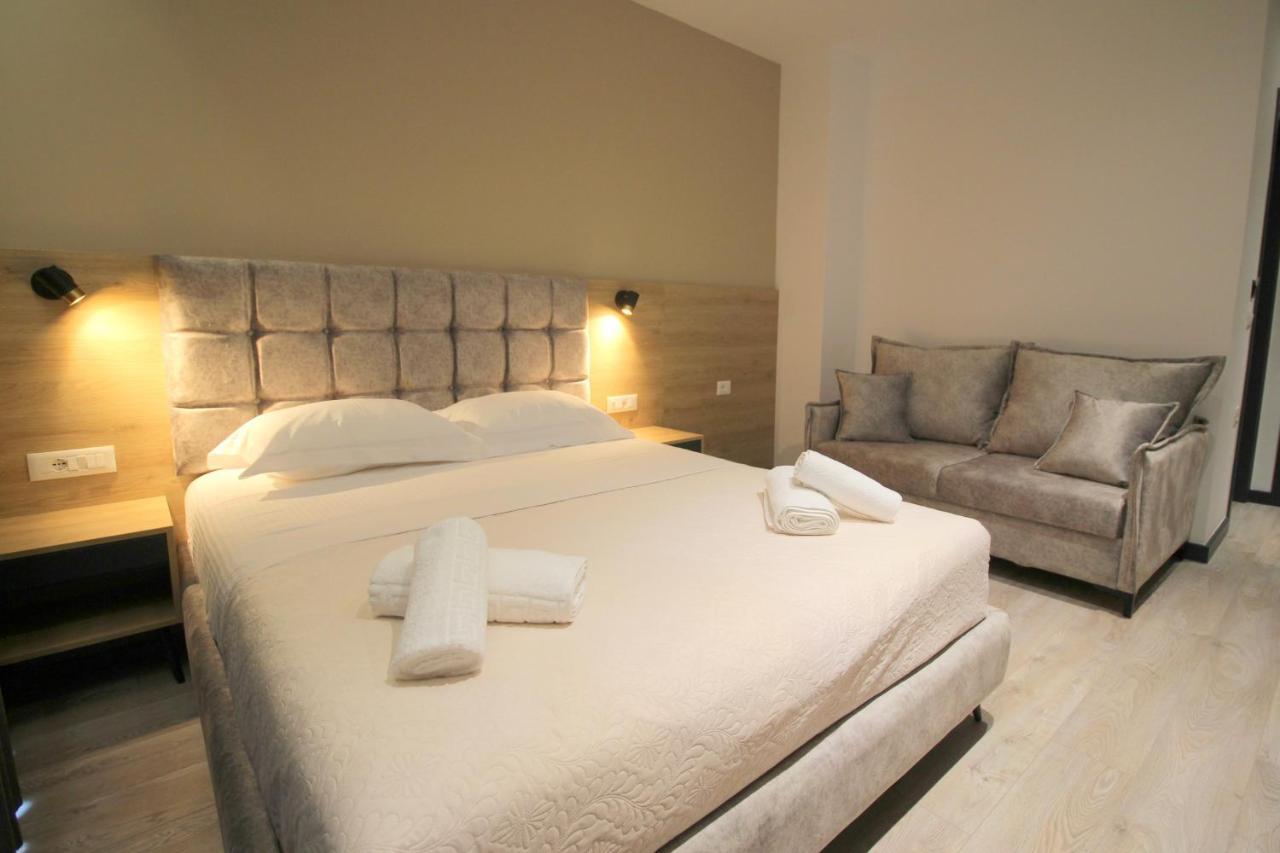 F&J Hotel Саранде Екстериор снимка