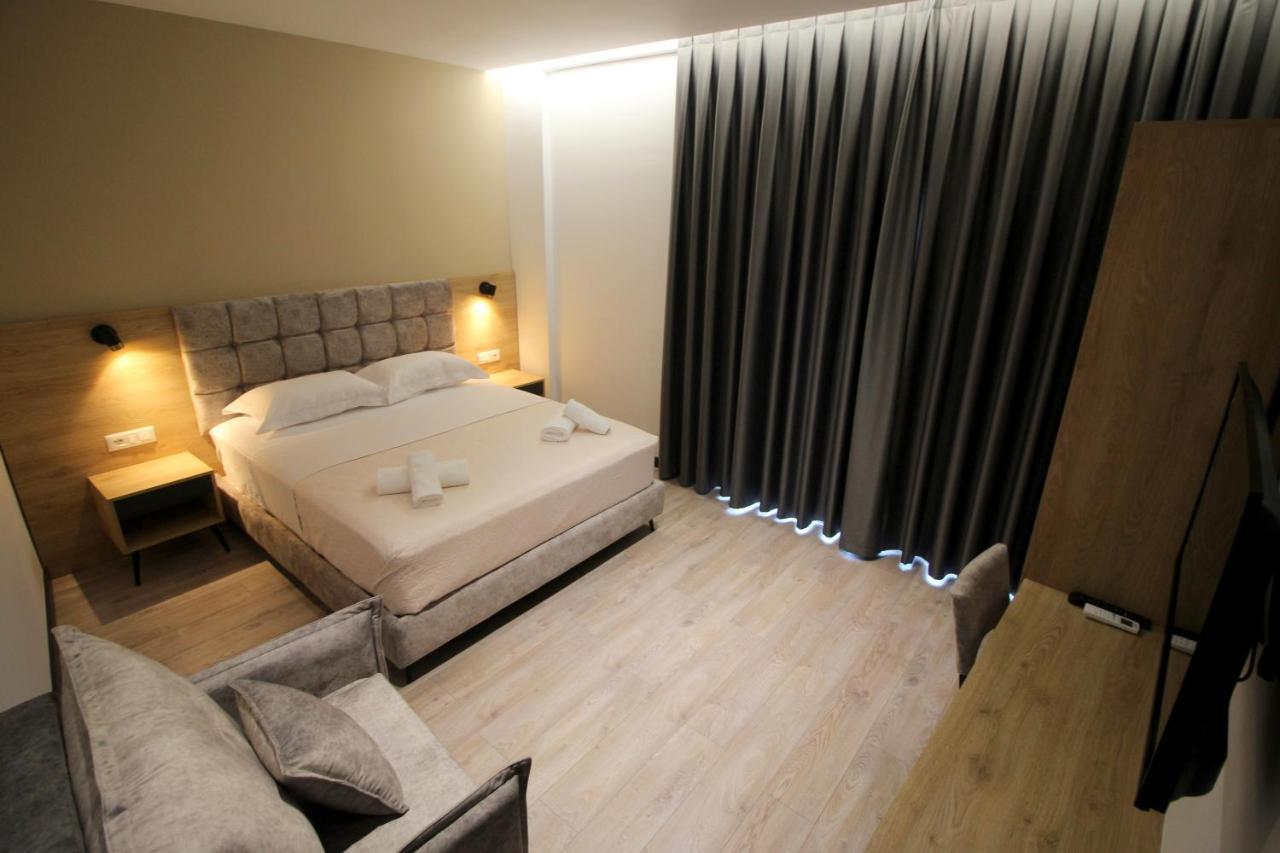 F&J Hotel Саранде Екстериор снимка