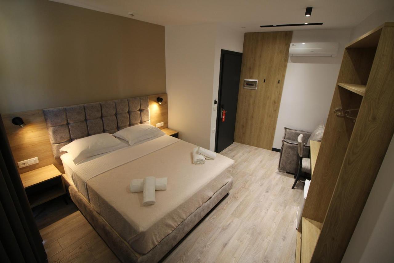 F&J Hotel Саранде Екстериор снимка