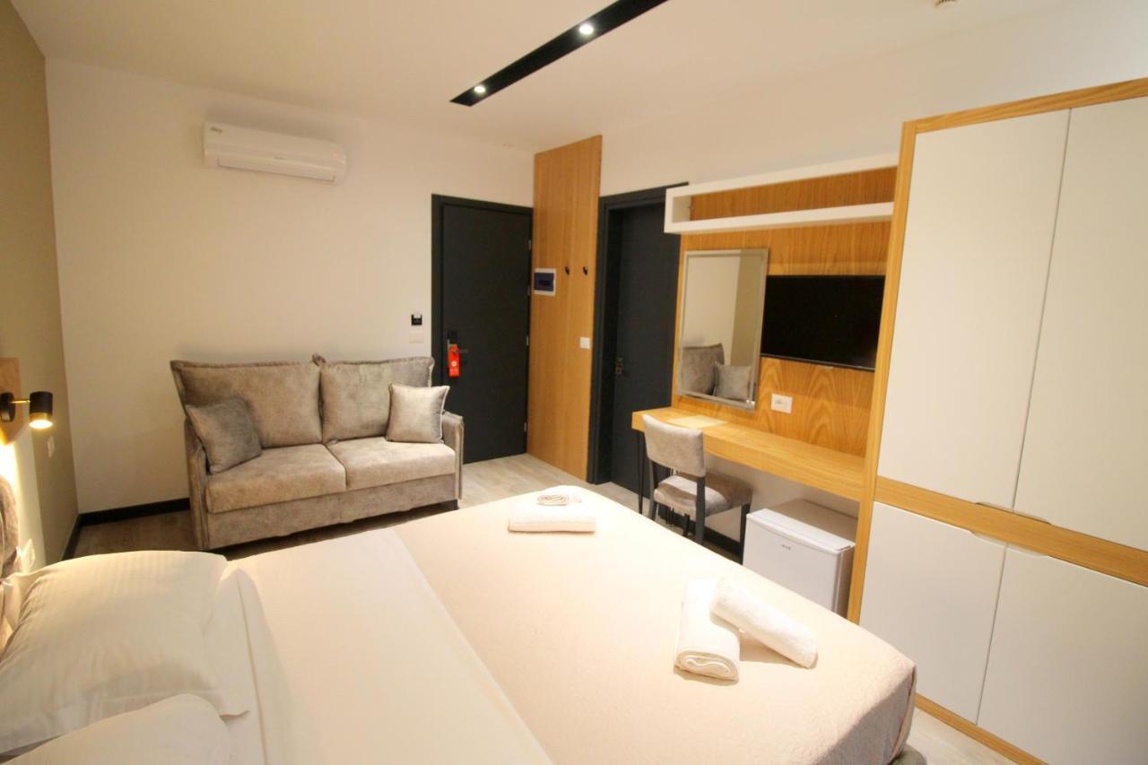 F&J Hotel Саранде Екстериор снимка