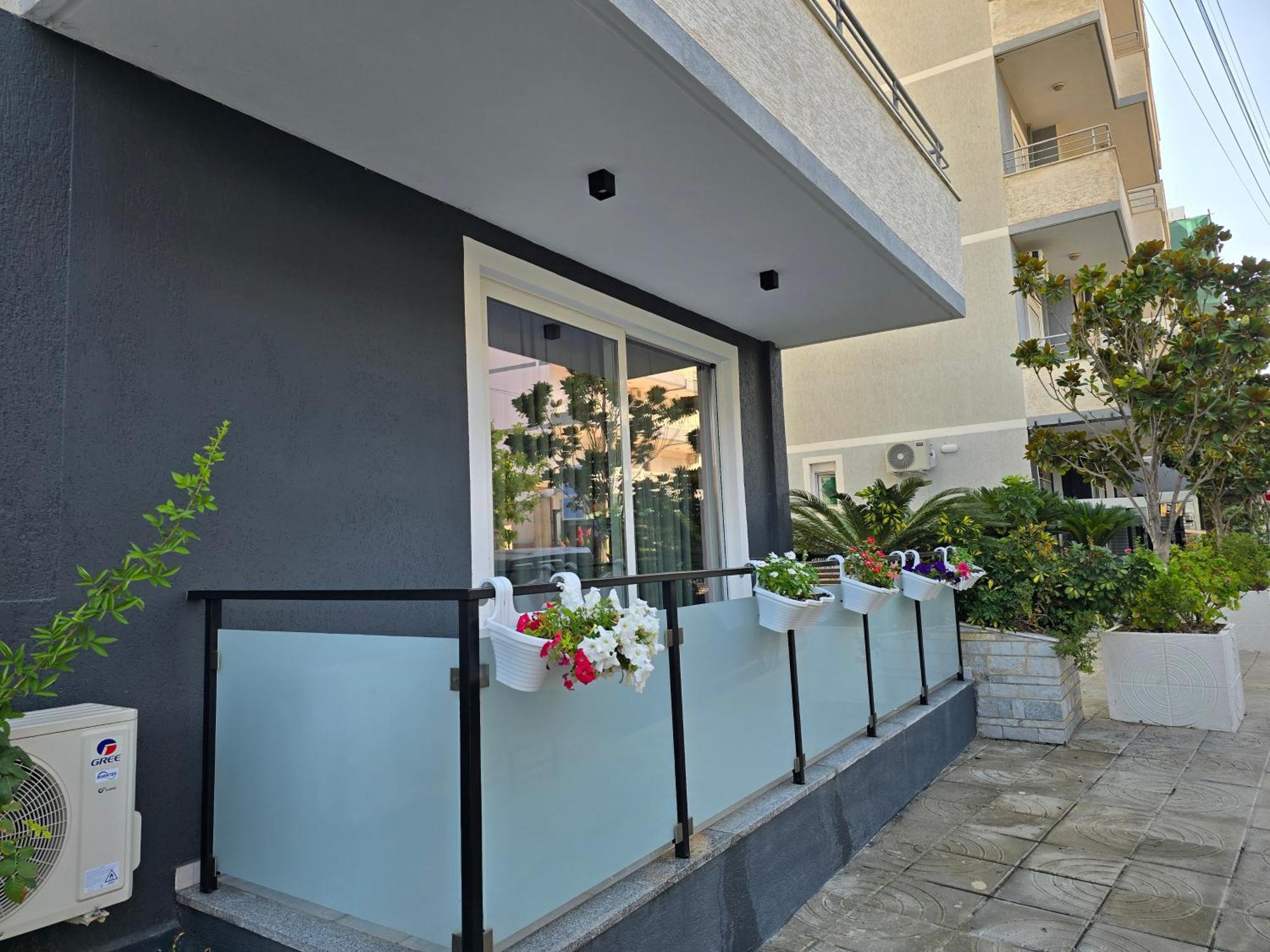 F&J Hotel Саранде Екстериор снимка